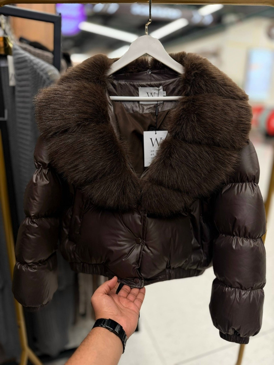 пуховик с натуральным мехом,короткая куртка-пуховик из натурального лисьего меха,женский пуховик,пуховик женский с натуральным мехом,куртка на утином пуху с воротником из лисьего меха