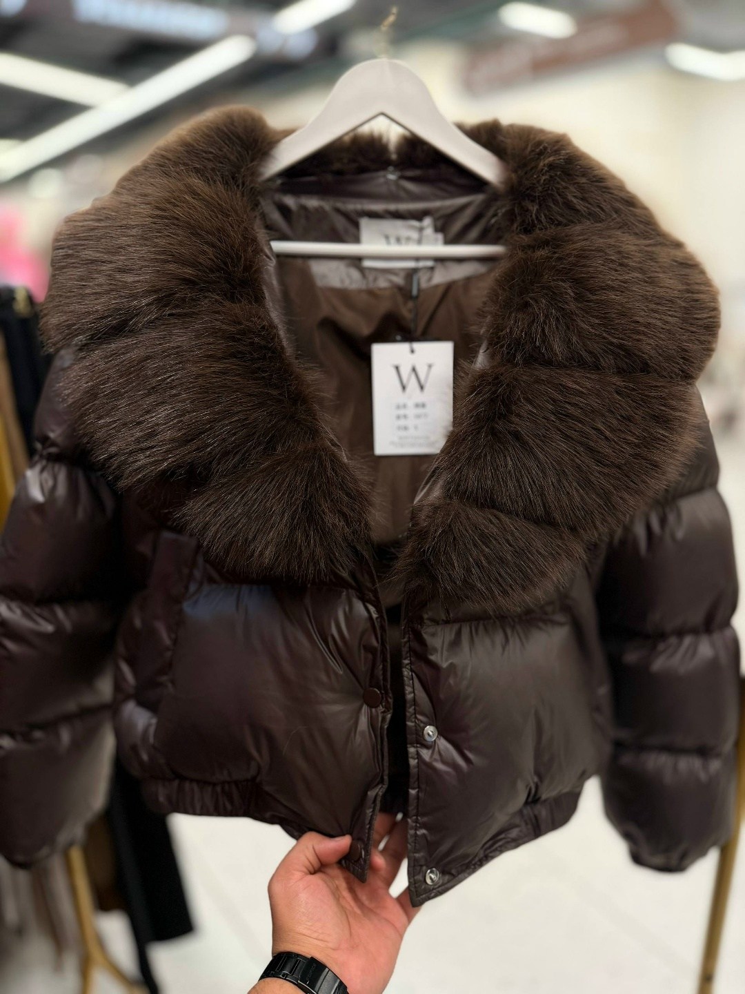 пуховик с натуральным мехом,короткая куртка-пуховик из натурального лисьего меха,женский пуховик,пуховик женский с натуральным мехом,куртка на утином пуху с воротником из лисьего меха