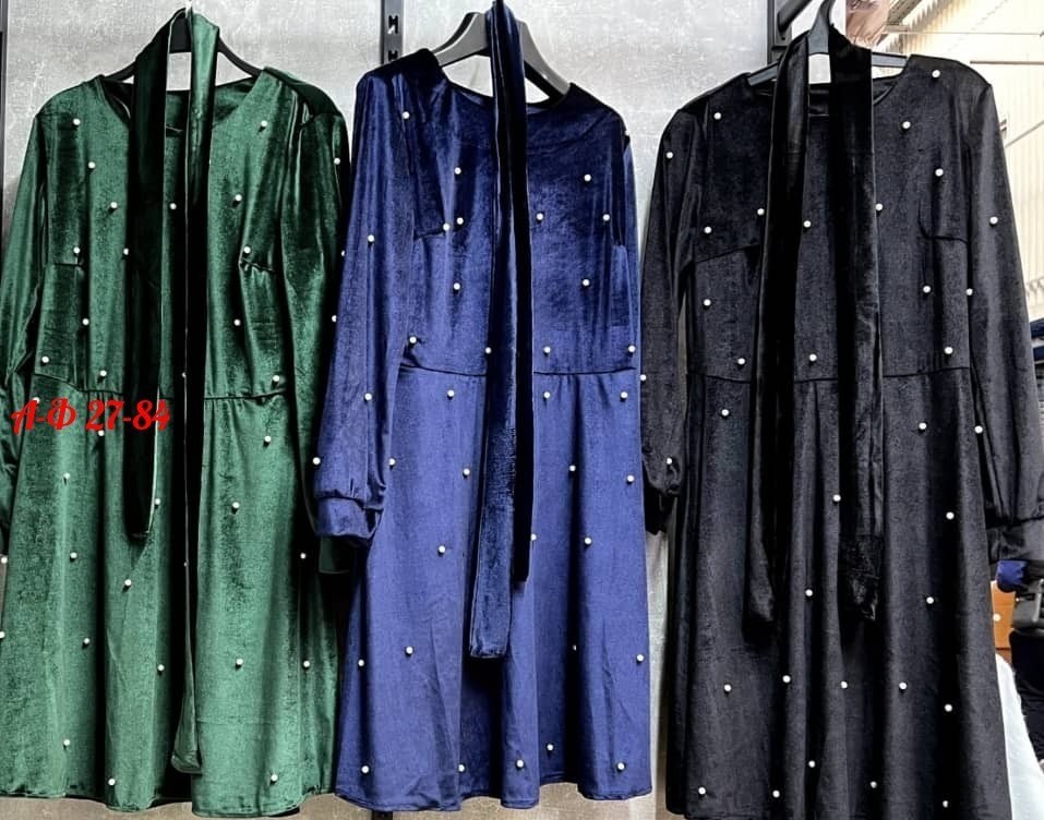 бархатное платье,женское бархатное платье средней длины зеленое в горошек,женское бархатное платье,платье велюр,платья из бархата