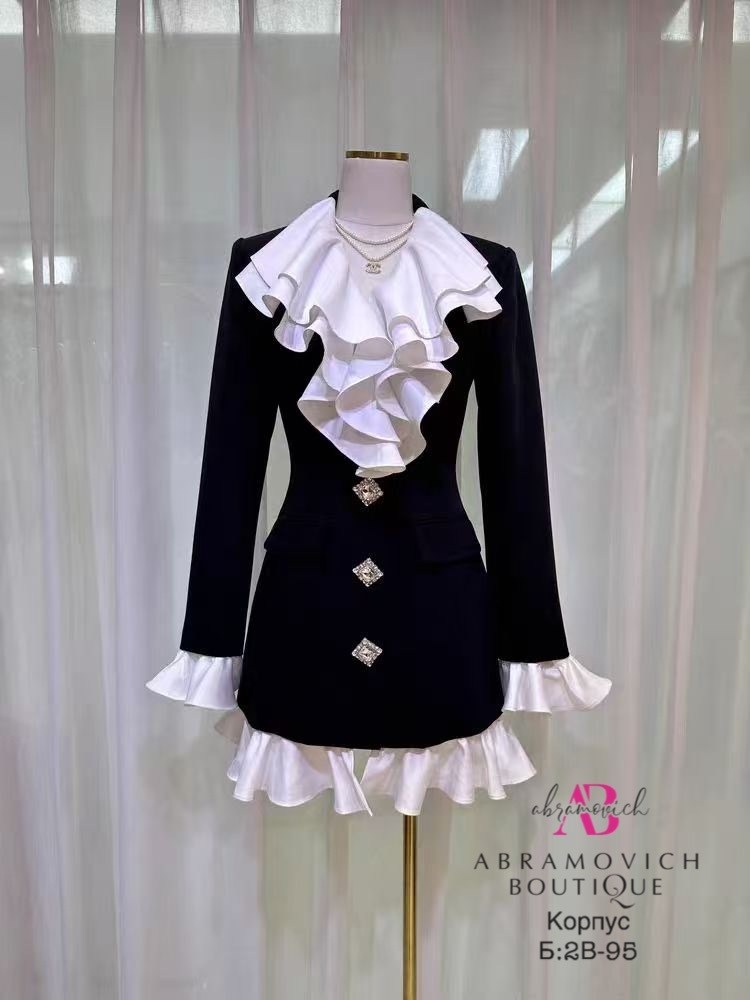 стильное платье с рюшами,платье,talenza мини-платье со шнуровкой и v-образным вырезом,платье с рюшами,платье с воротником