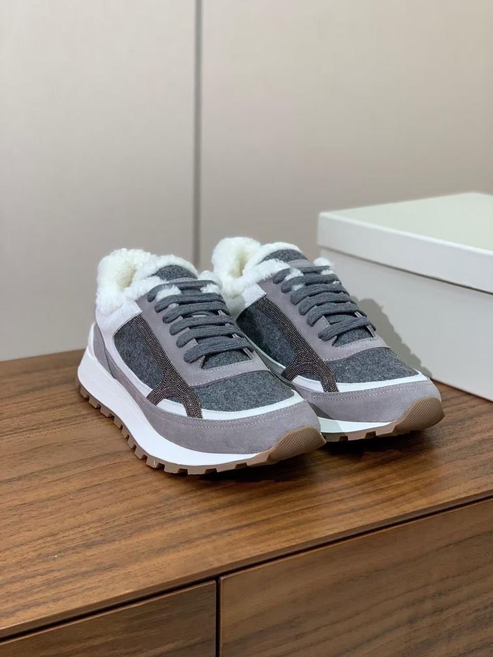 женские серые кроссовки из замши с мехом brunello cucinelli,женские кроссовки с мехом,кроссовки brunello cucinelli,,кроссовки женские зимние