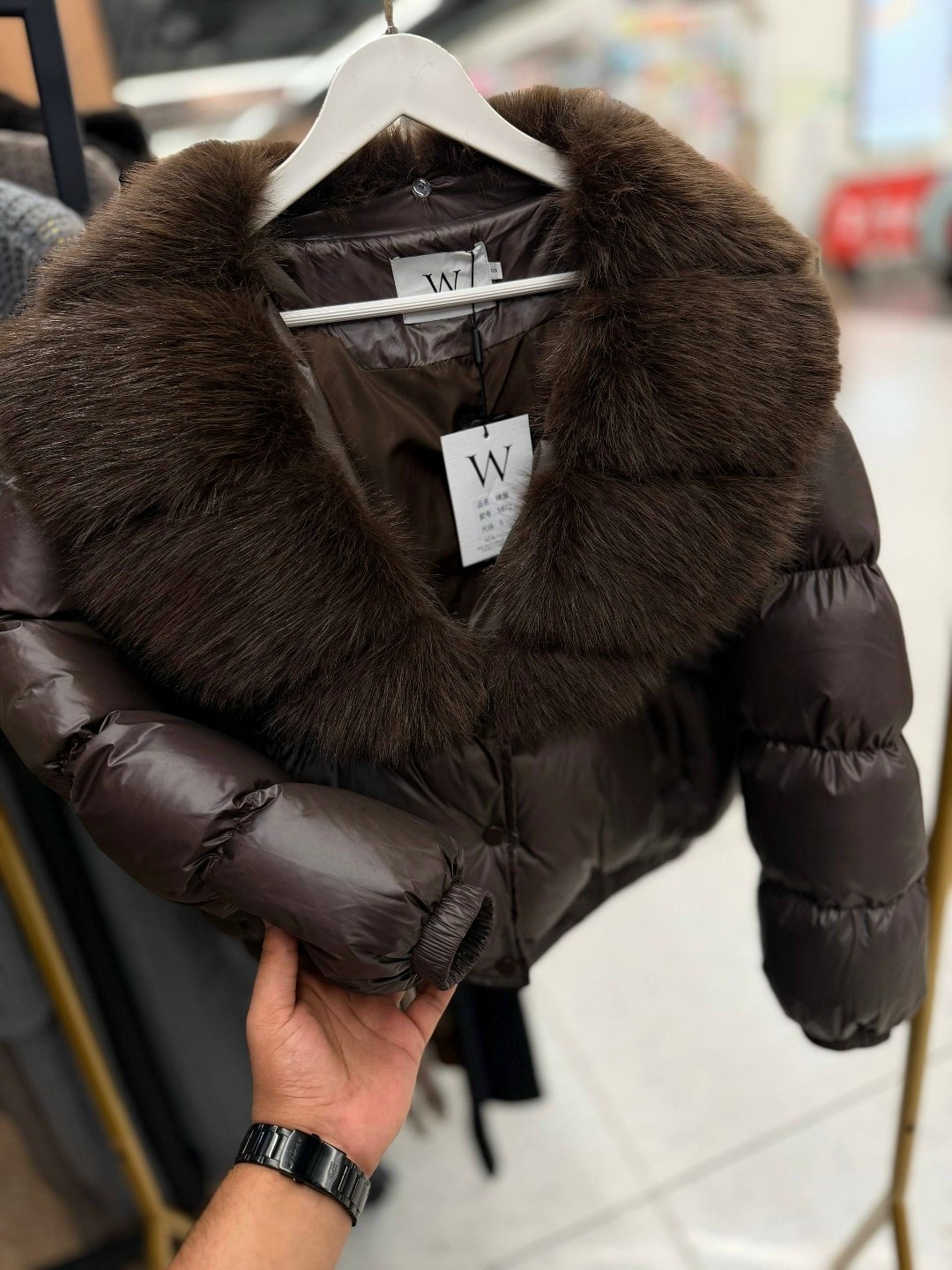 пуховик с натуральным мехом,короткая куртка-пуховик из натурального лисьего меха,женский пуховик,пуховик женский с натуральным мехом,куртка на утином пуху с воротником из лисьего меха