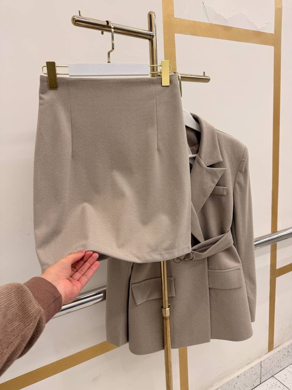 женские костюмы с юбкой,костюм юбка и пиджак,пиджак и юбка,жилет с юбкой,жакет