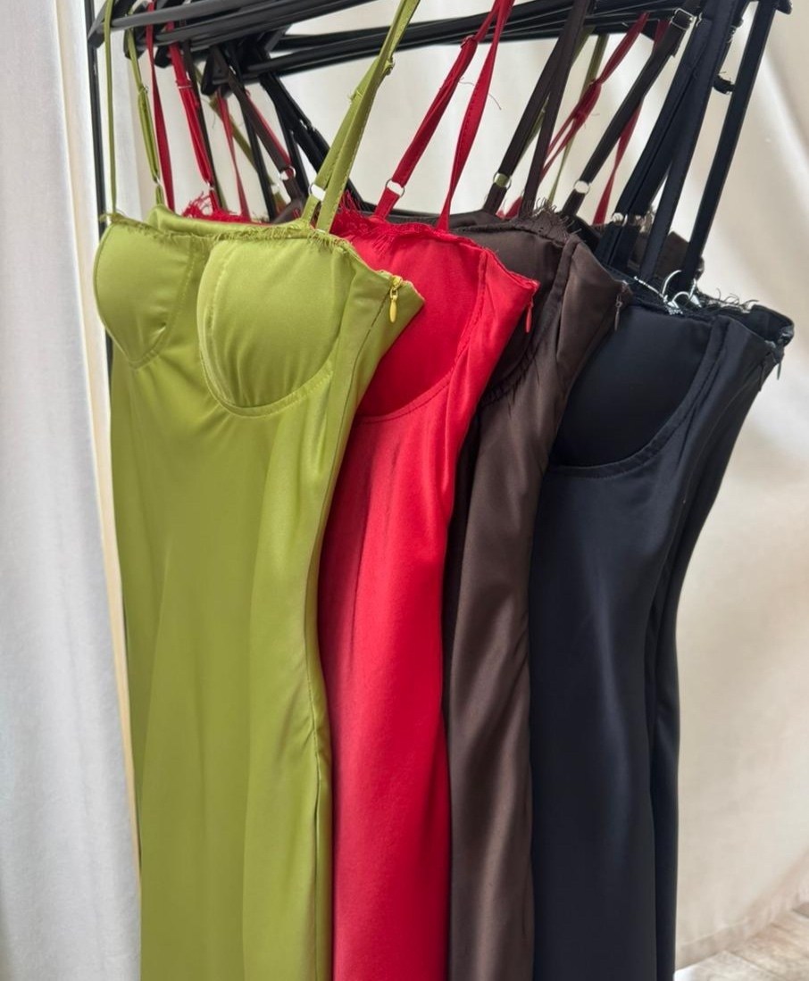 атласное платье,платье на бретелях,шелковое платье,длинное платье,платье