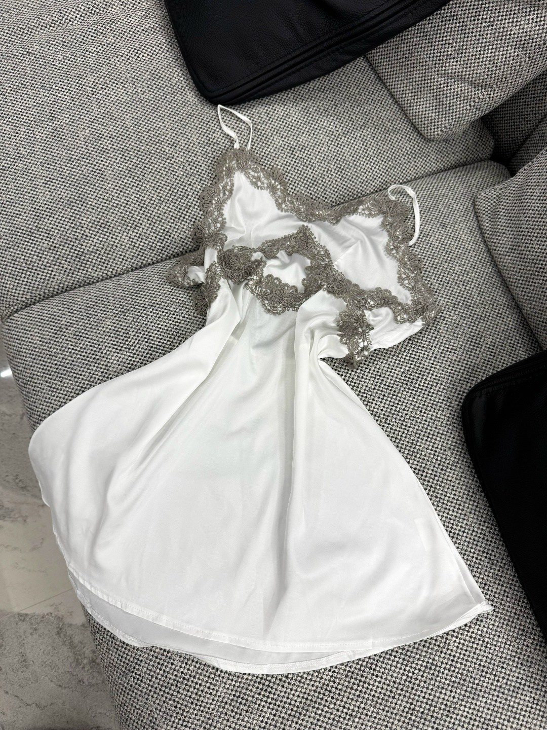 пеньюар шелковый с кружевом amella novak,ночная женская сорочка,атласная ночнушка,ночнушка белая,ночная сорочка