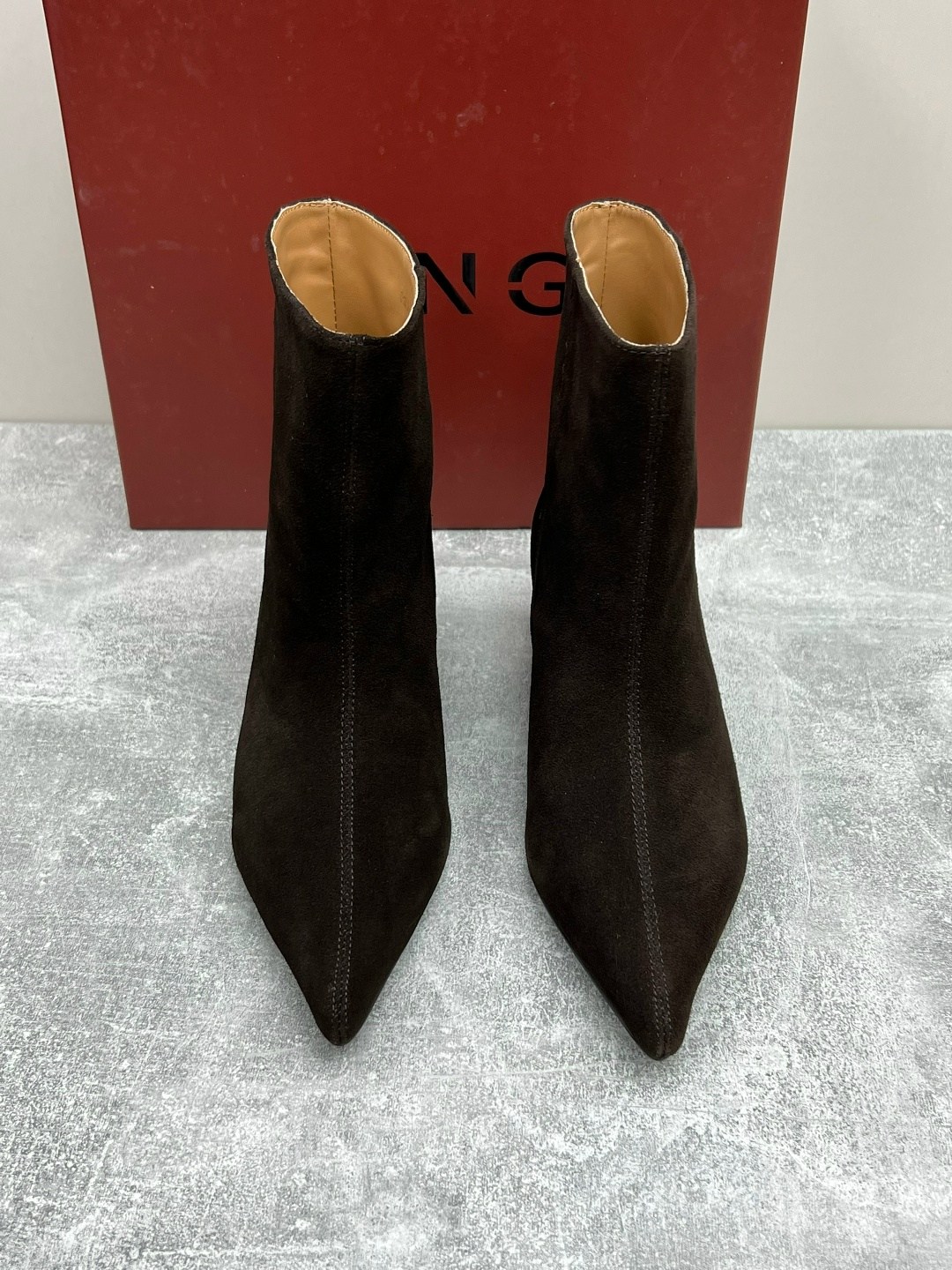 ,замшевые ботильоны,женские замшевые ботильоны с острым носком,женские ботильоны,ботильоны с острым носком женские