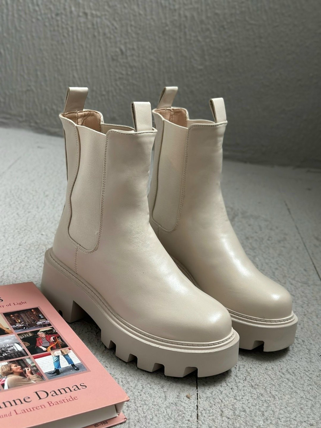 челси ботинки демисезонные на платформе,челси  бежевые,ботинки женские,ботинки-челси с широкой резинкой светло-бежевые,ботинки челси бежевый