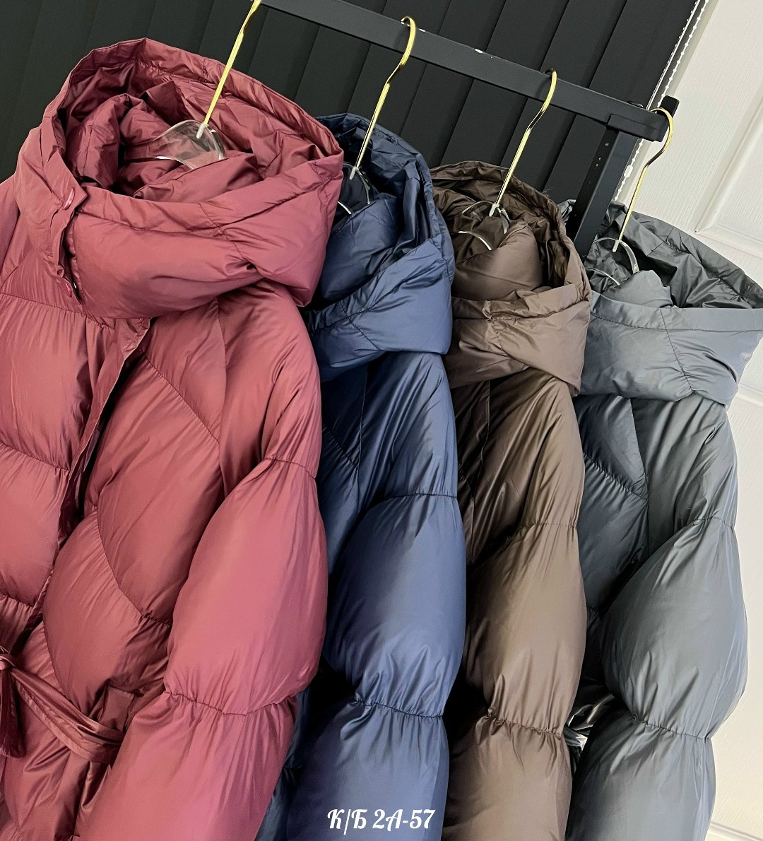 женское длинное пуховое пальто с капюшоном и кулиской на талии,женский пуховик,пуховик повседневный,пуховик max mara,длинные пуховики