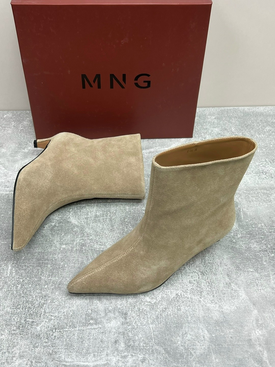 ,замшевые ботильоны,женские замшевые ботильоны с острым носком,женские ботильоны,ботильоны с острым носком женские