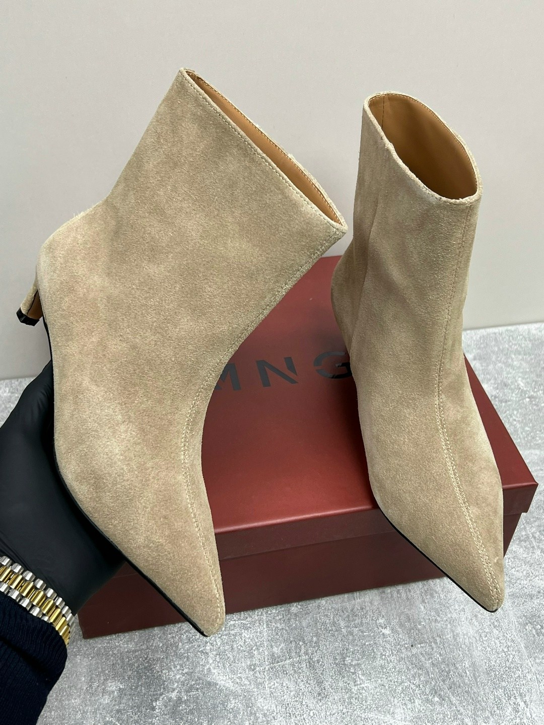 ,замшевые ботильоны,женские замшевые ботильоны с острым носком,женские ботильоны,ботильоны с острым носком женские