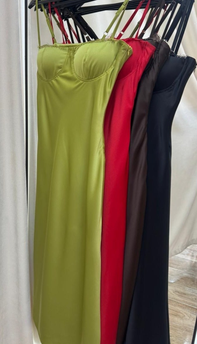 атласное платье,платье на бретелях,шелковое платье,длинное платье,платье