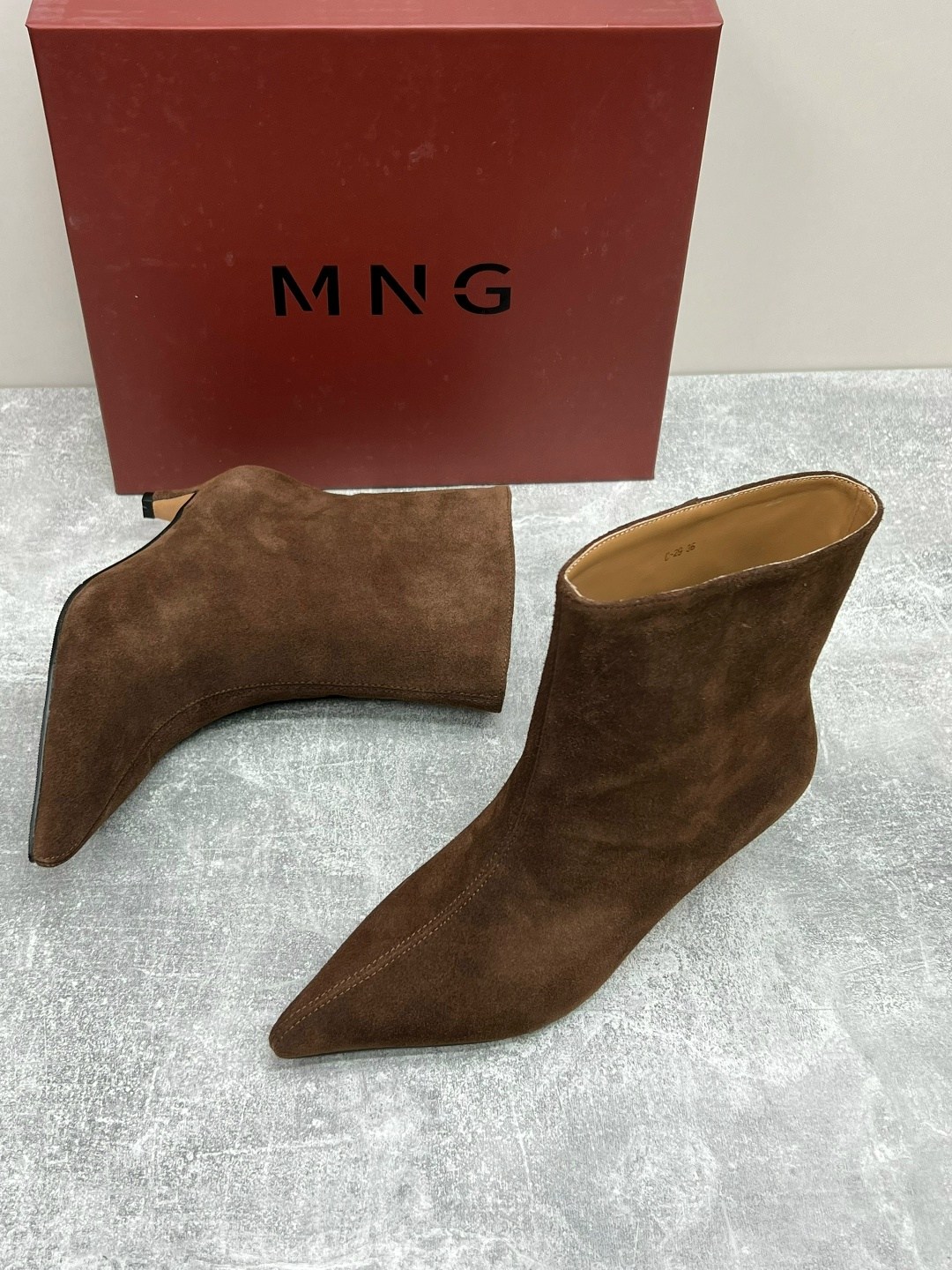 ,замшевые ботильоны,женские замшевые ботильоны с острым носком,женские ботильоны,ботильоны с острым носком женские