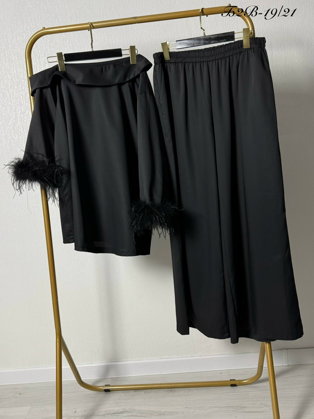 костюмы брючные,брючный костюм с перьями,костюмы женские брючные,костюм с перьями,шелковый брючный костюм вечерний