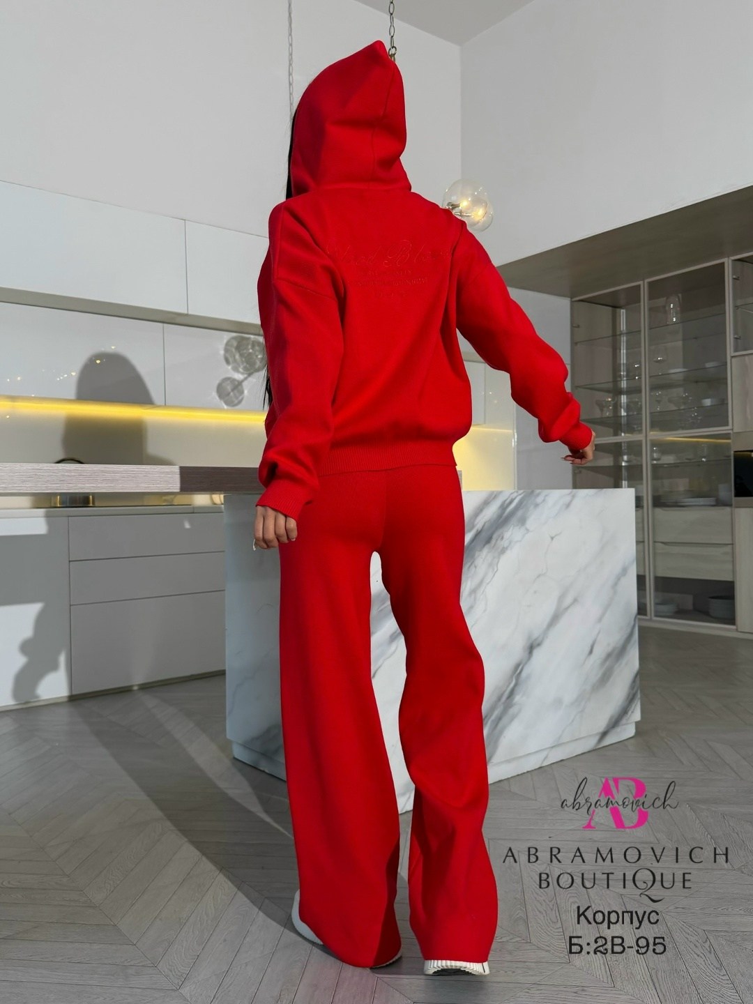 костюм спортивный,костюм спортивный женский,женский костюм,стильный костюм,красный костюм