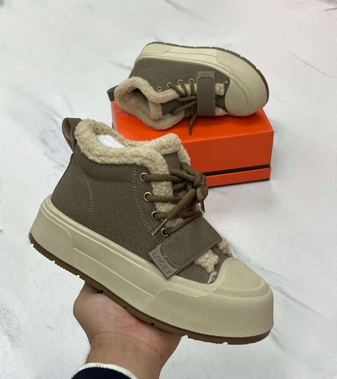 ,зимние женские угги,ботинки женские зимние,зимние кроссовки женские, женская зимняя