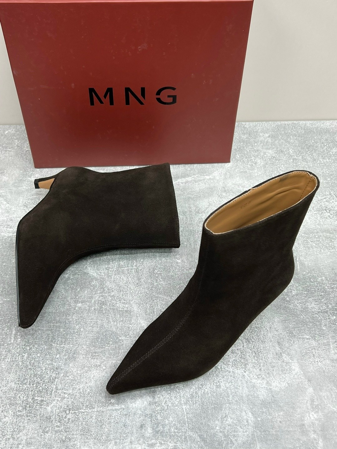 ,замшевые ботильоны,женские замшевые ботильоны с острым носком,женские ботильоны,ботильоны с острым носком женские