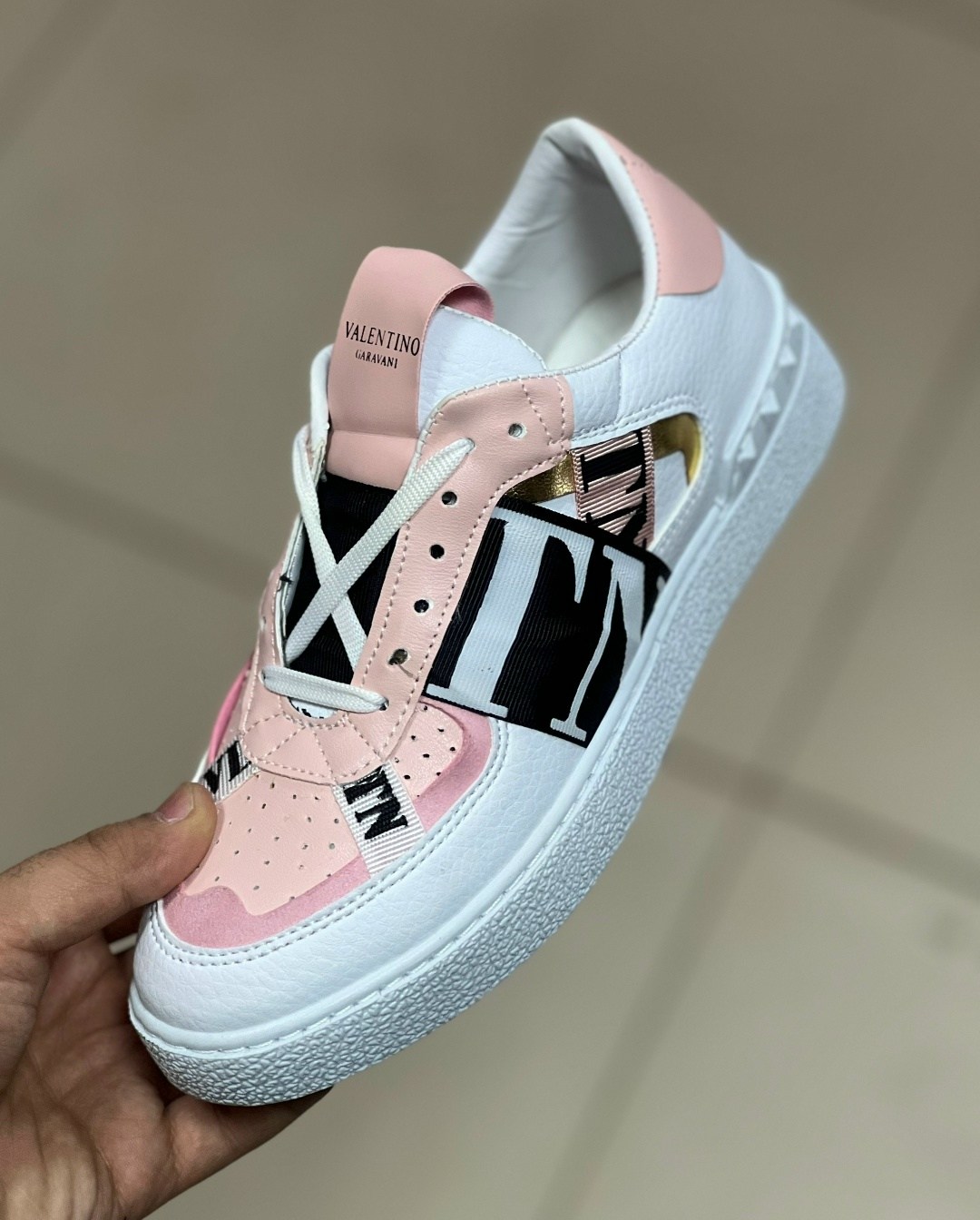 кроссовки valentino,женские кроссовки valentino,,валентино кроссовки,кроссовки valentino garavani