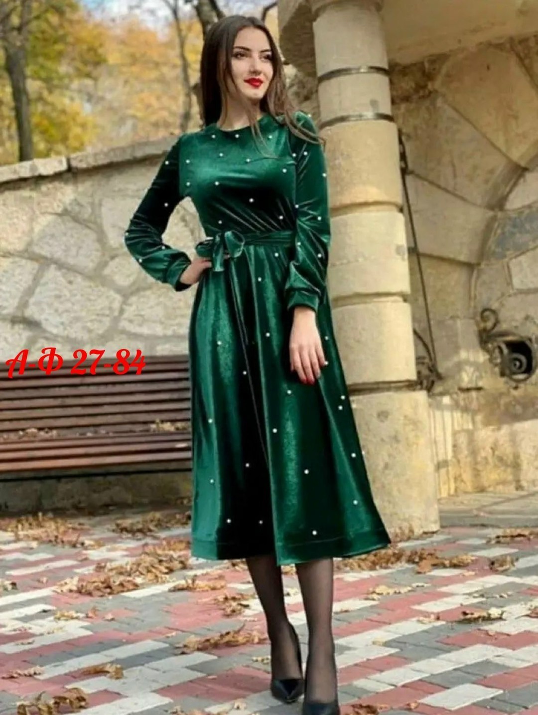 бархатное платье,женское бархатное платье средней длины зеленое в горошек,женское бархатное платье,платье велюр,платья из бархата