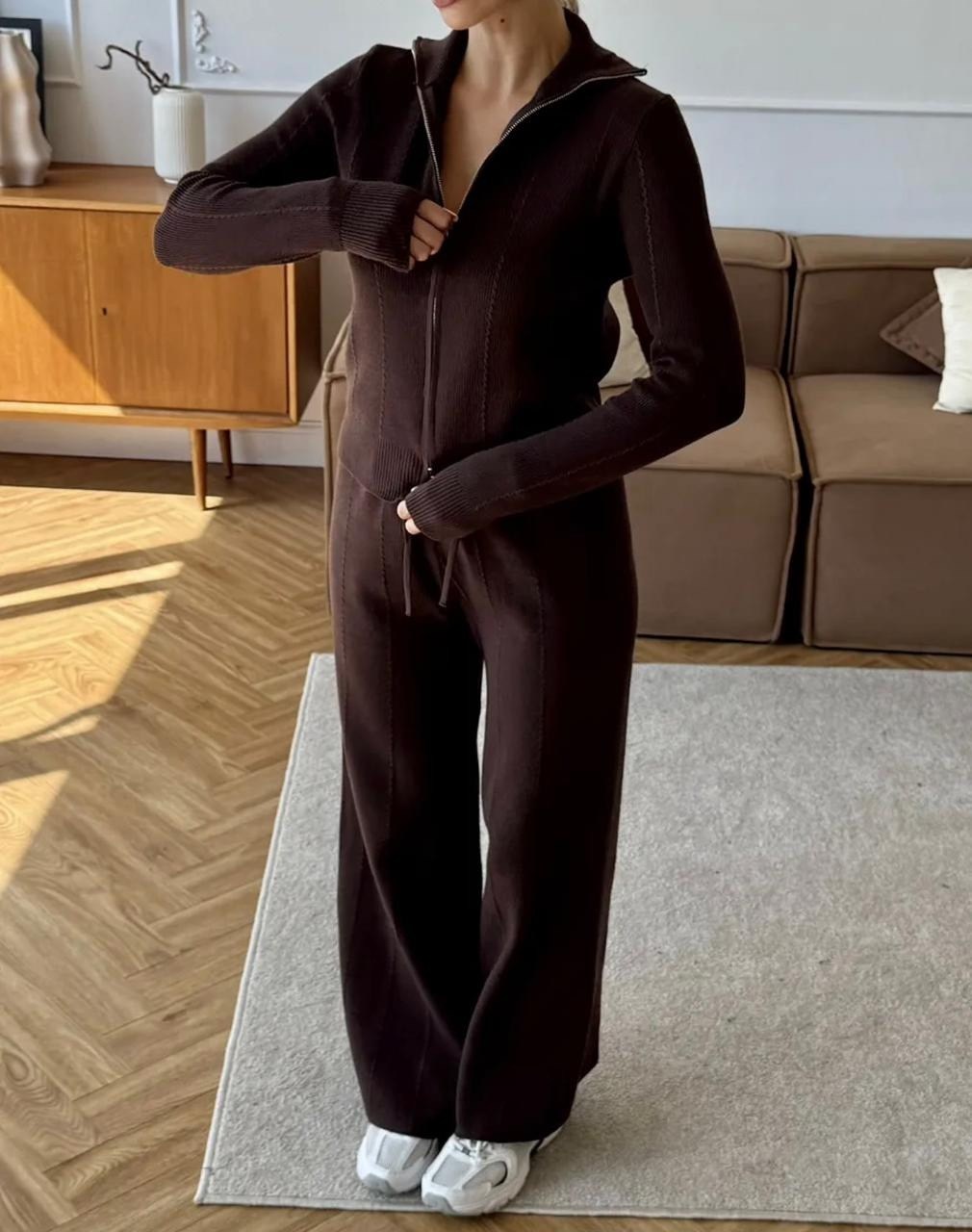 трикотажный костюм,вязаный костюм,костюм женский,коричневый вязаный костюм,трикотажные костюмы женские