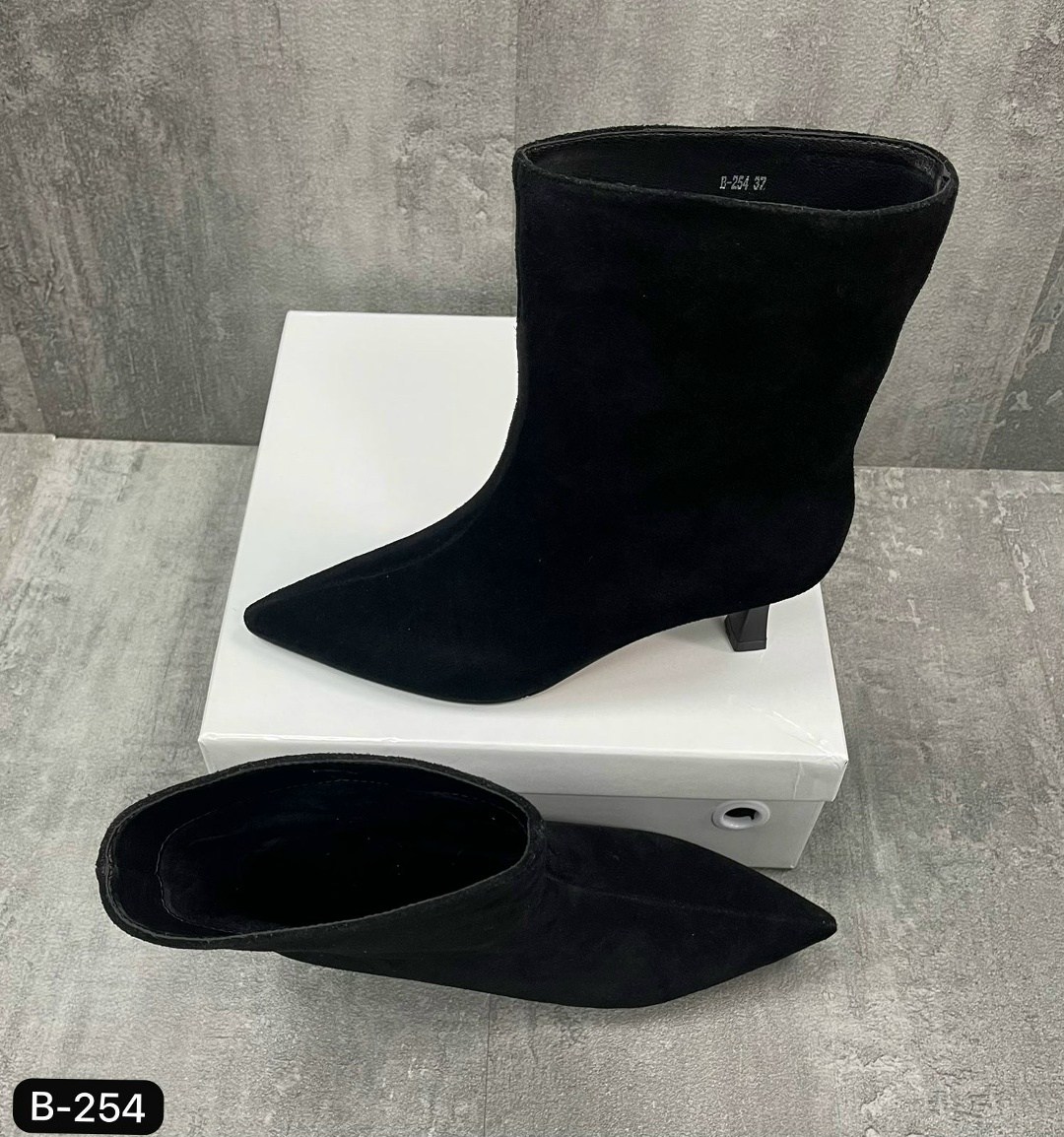 ботильоны замшевые,замшевые женские ботильоны с острым носком на,женские ботильоны,ботильоны модные,женские ботильоны с острым носком