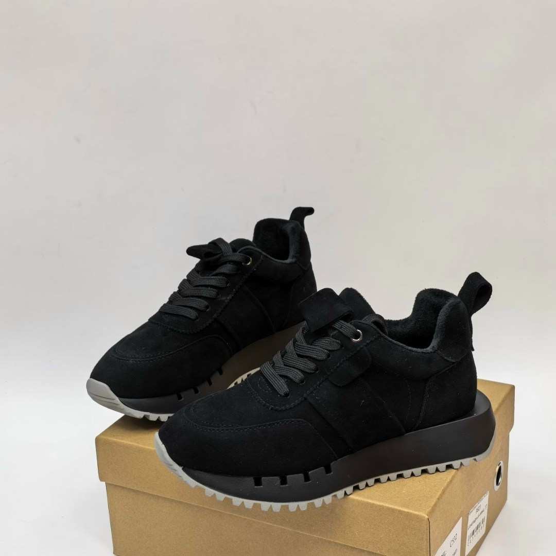 ,черные кроссовки,замшевые кроссовки,кроссовки женские,черные женские кроссовки