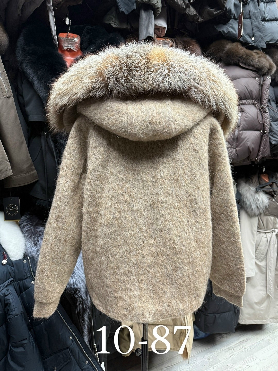 парка с натуральным мехом,женская парка с натуральным мехом,парка с мехом,парки с натуральным мехом,пуховик с натуральным мехом