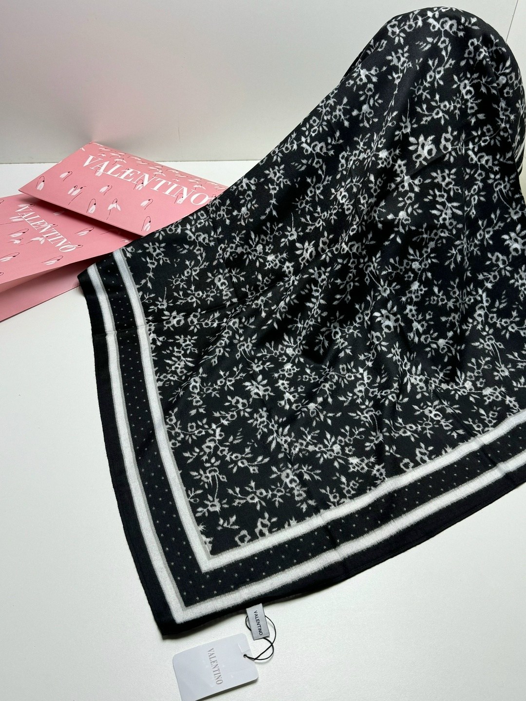 брендовый платок,платки женские,платки шанель,шелковые платки,стильные платки