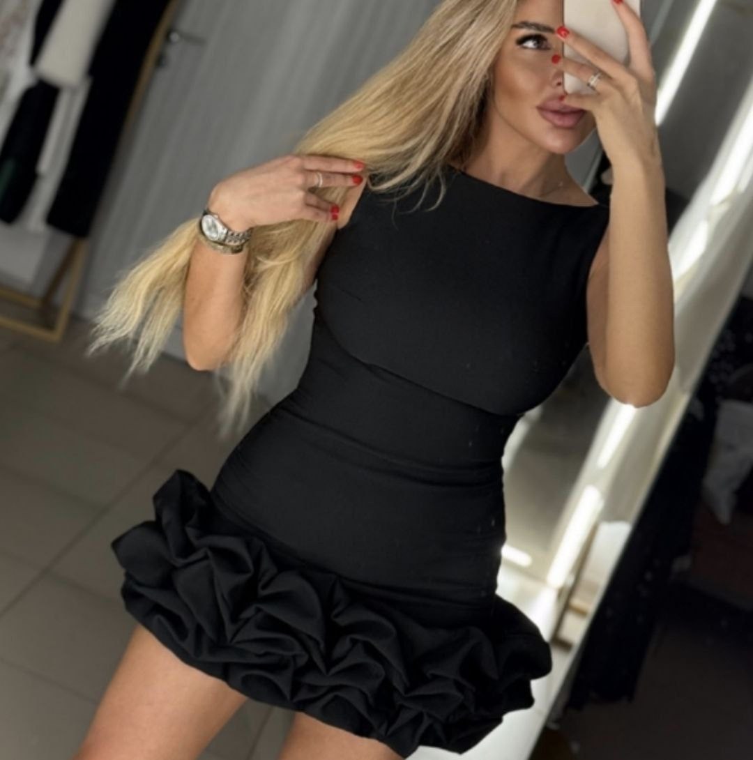 платье с рюшами,черное короткое платье с оборками,платье с оборками,платье с воланами,черное платье с оборкой внизу