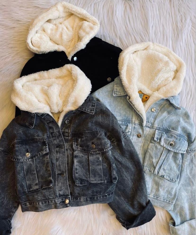 джинсовая куртка с розовым мехом,джинсовая куртка с меховым воротником,джинсовая куртка с мехом женская,зимняя джинсовая куртка,джинсовая куртка с капюшоном