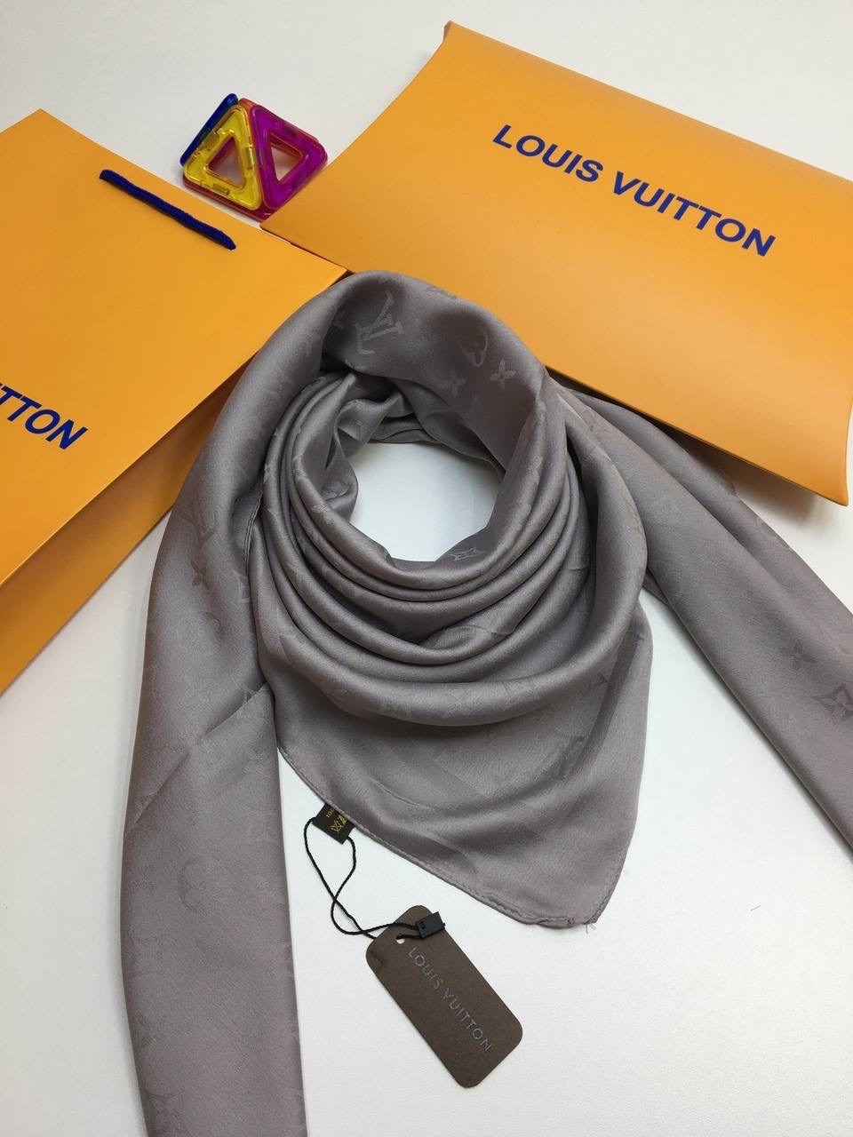 платок брендовый replica,платки люкс,платки шелковые брендовые,шарф женские,платок louis vuitton