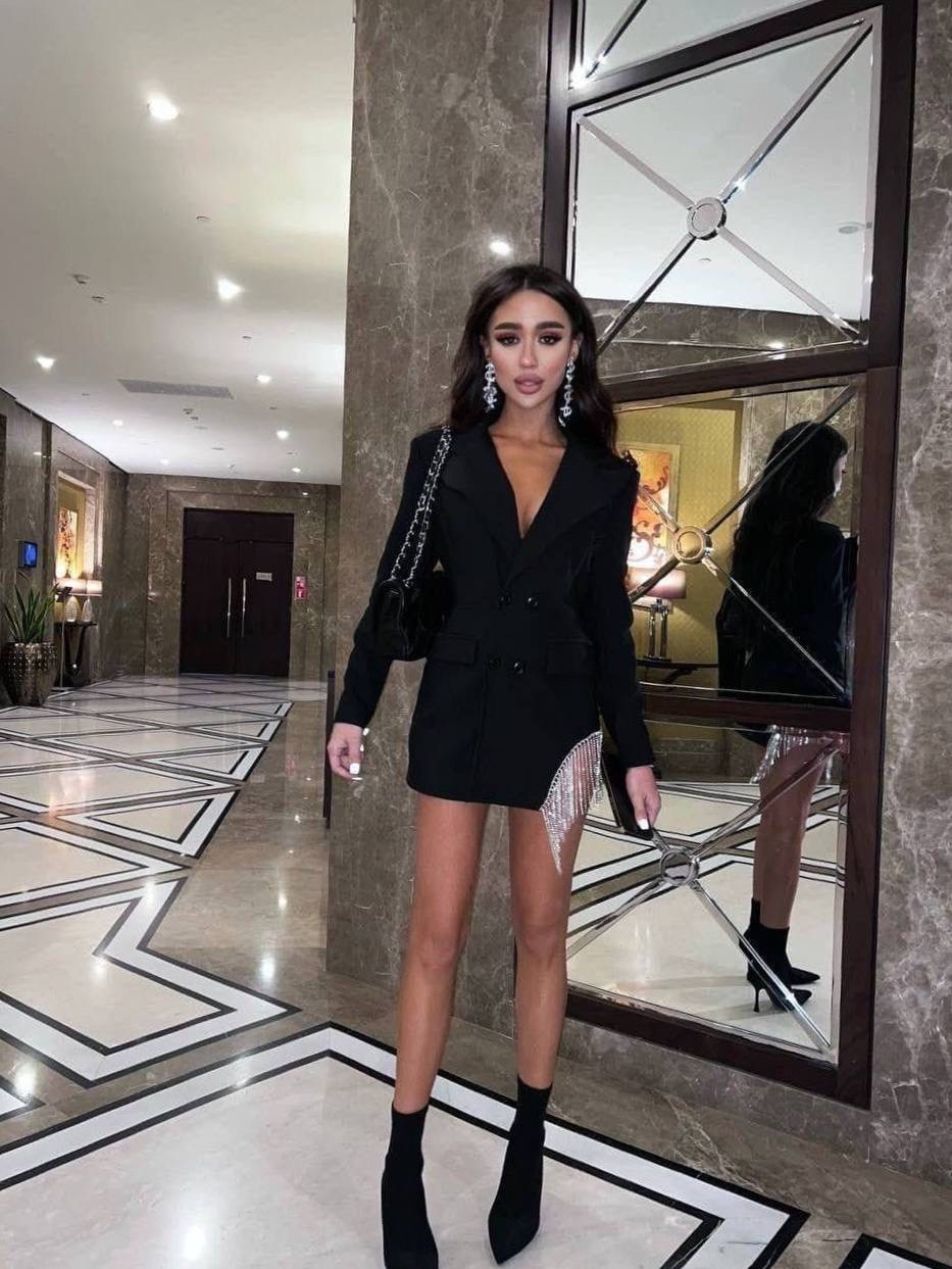 платье пиджак,девушка,короткое платье,платье,богатая девушка