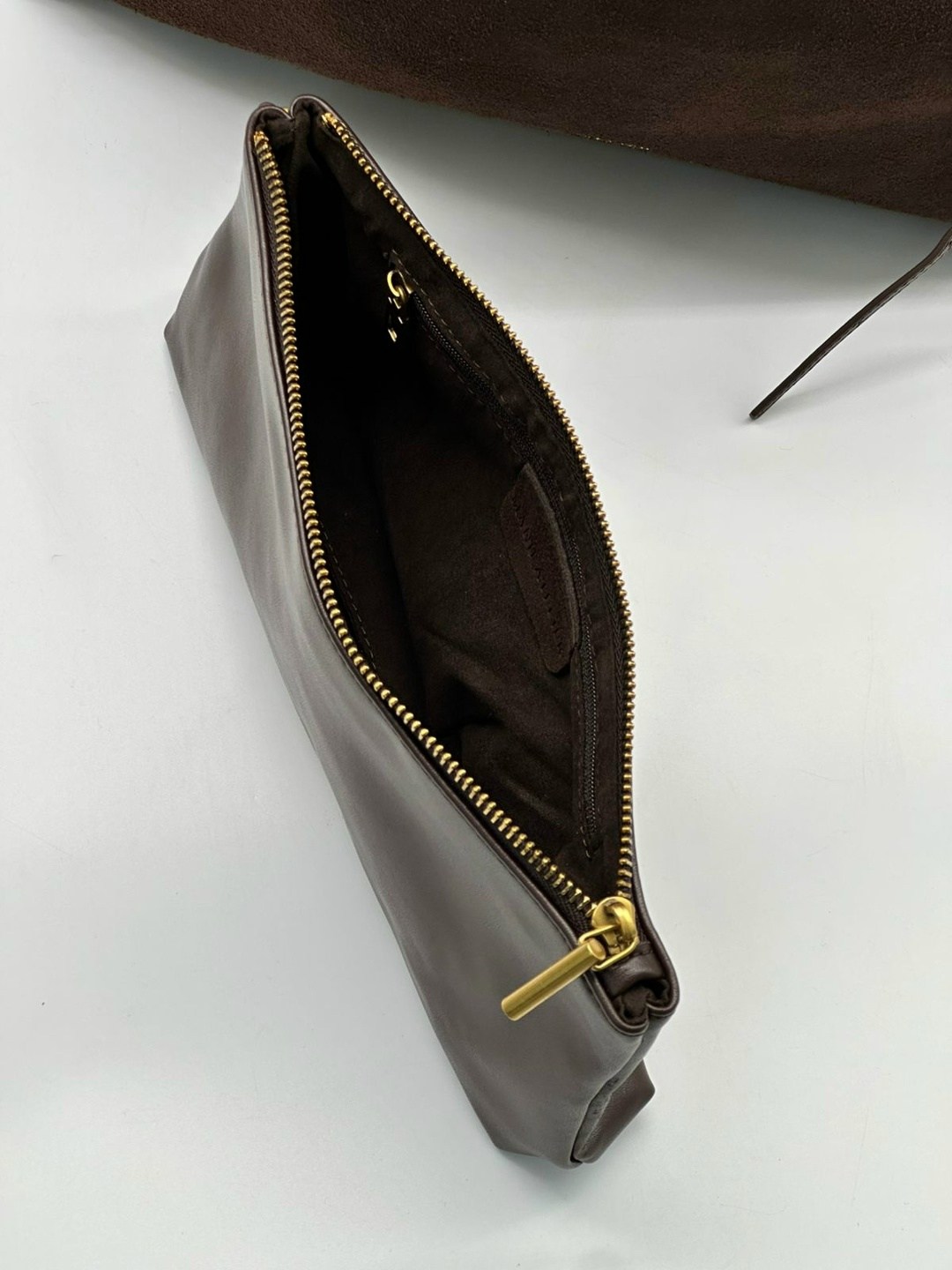 большая сумка хобо из натуральной замши, цвет коричневый,замшевые сумки милано,сумка замшевая,сумка замшевая коричневая,женская сумка замшевая