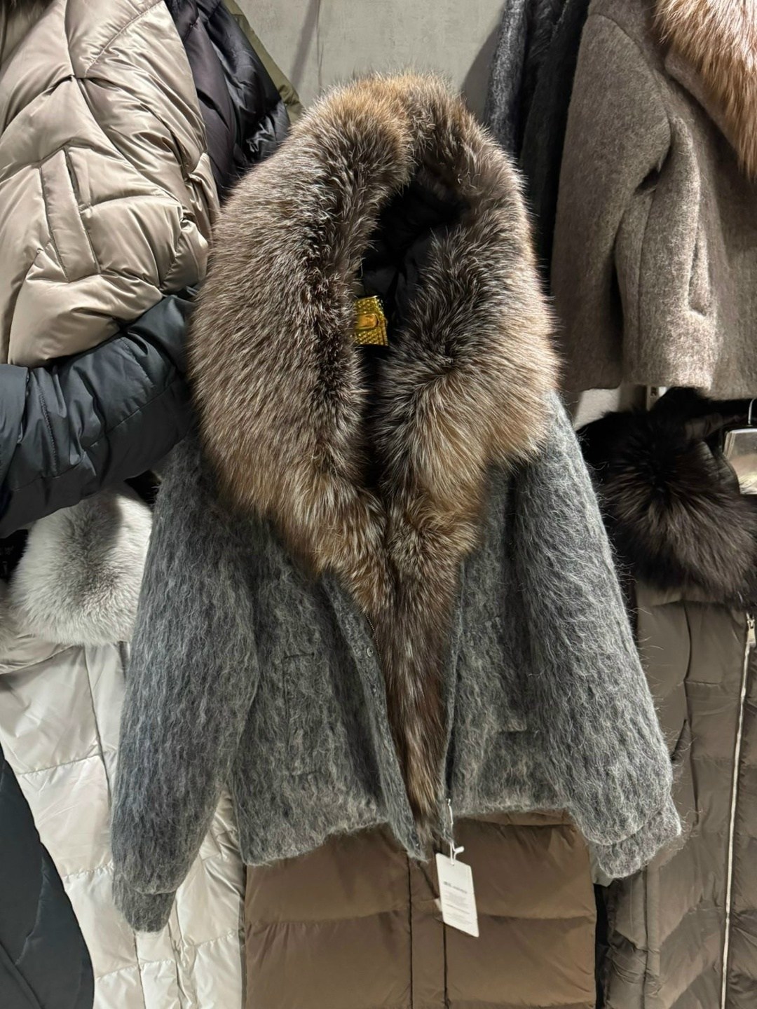 парка с натуральным мехом,женская парка с натуральным мехом,парка с мехом,парки с натуральным мехом,пуховик с натуральным мехом