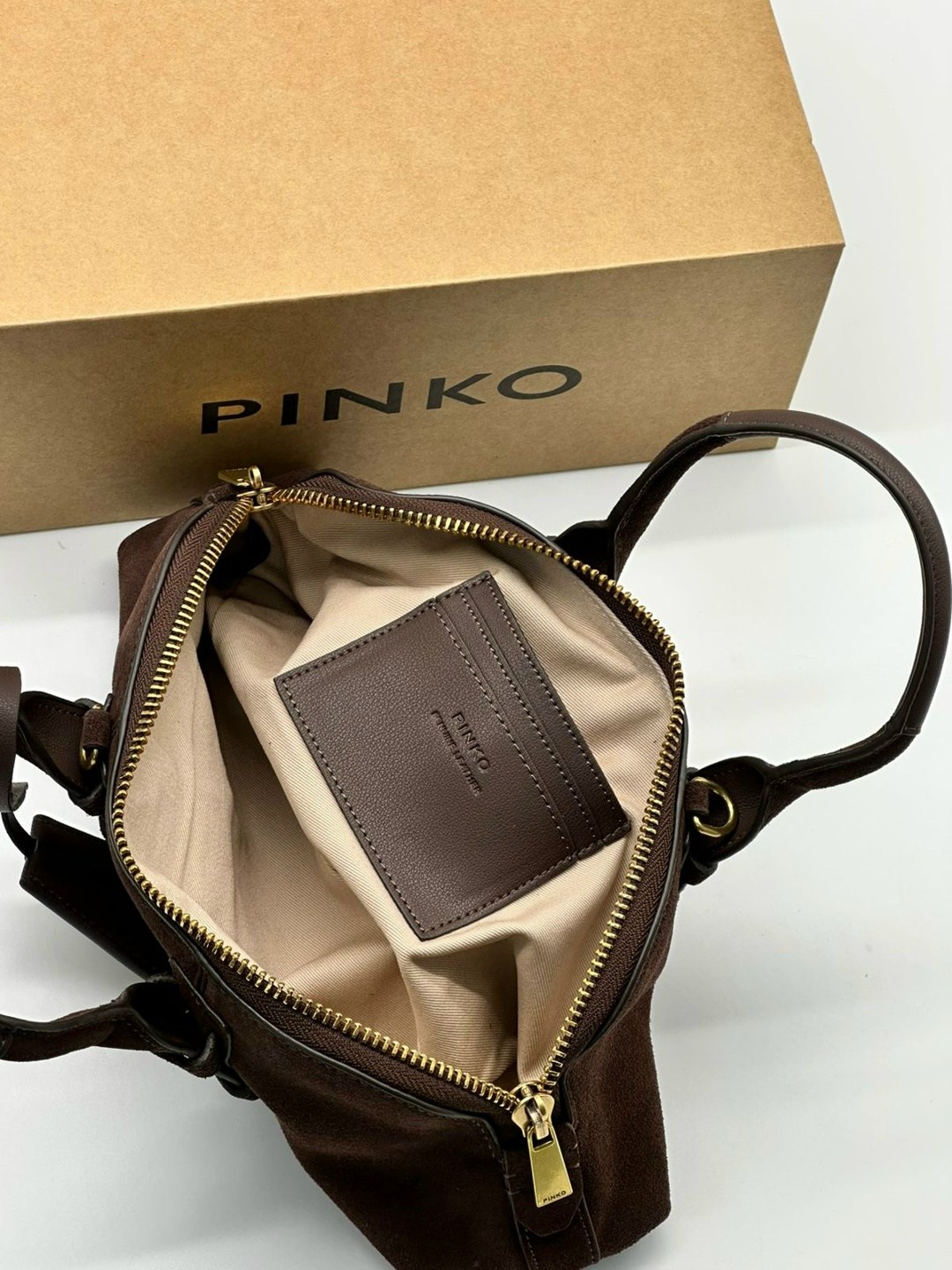 сумка замшевая коричневая miu miu,женская замшевая сумка miu miu arcadie коричневая,сумка miu miu натуральная замша,замшевые женские сумки miu miu,сумка женская miu miu натуральная замша