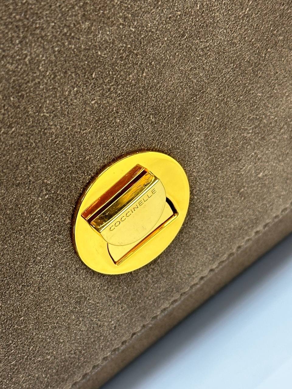 сумка coccinelle liya suede,замшевая сумка,замшевая сумка coccinelle,сумка женская замшевая,сумка coccinelle