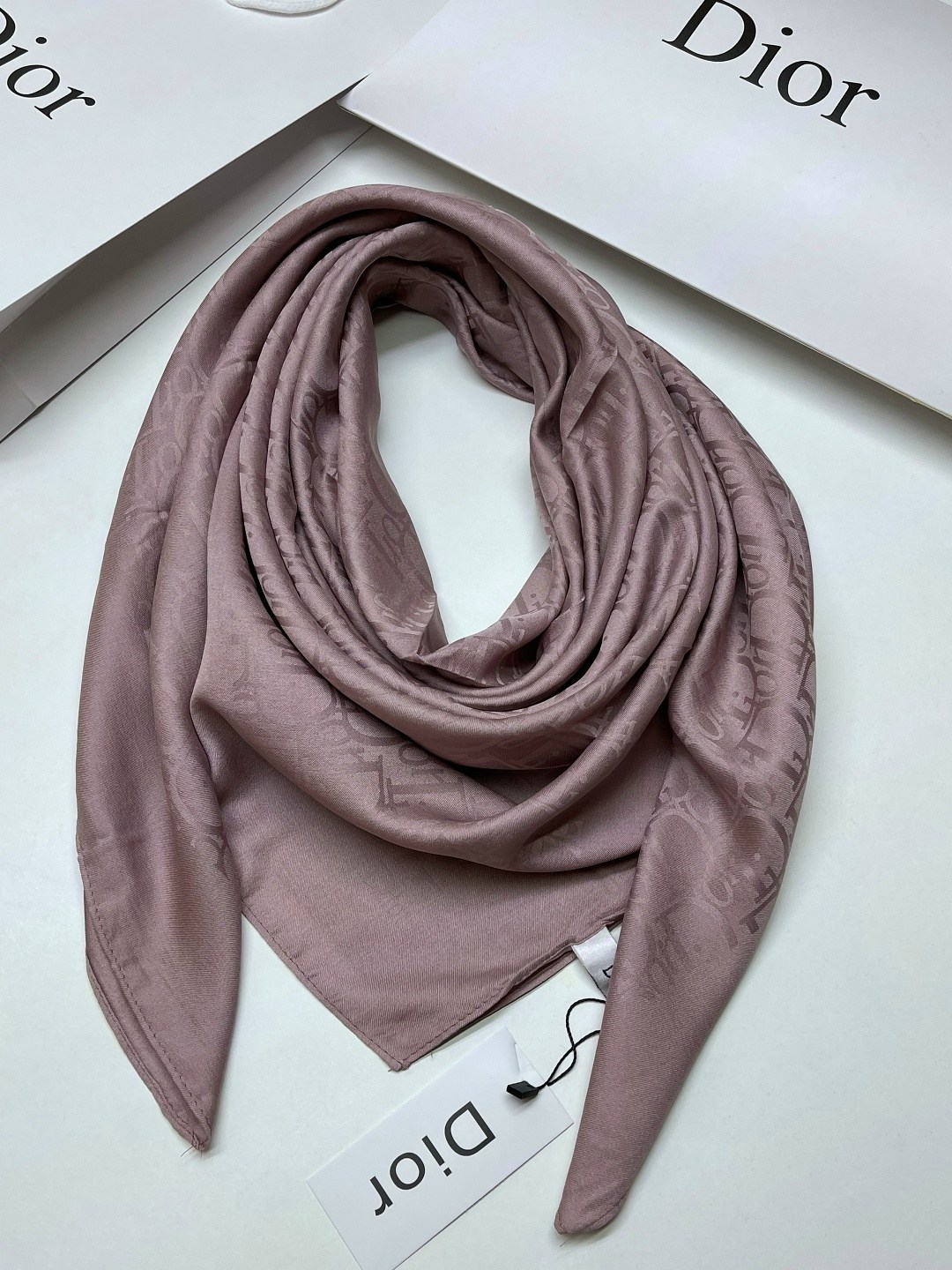 женский шелковый платок шарф,платок диор шелковый,платок шелковый однотонный,атласный платок,шелковый платок шарф