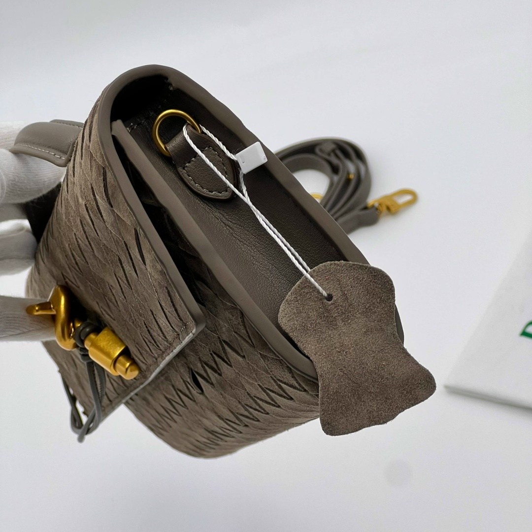 bottega veneta клатч,bottega veneta сумки женские,сумка bottega veneta,кожаный клатч bottega veneta,клатч