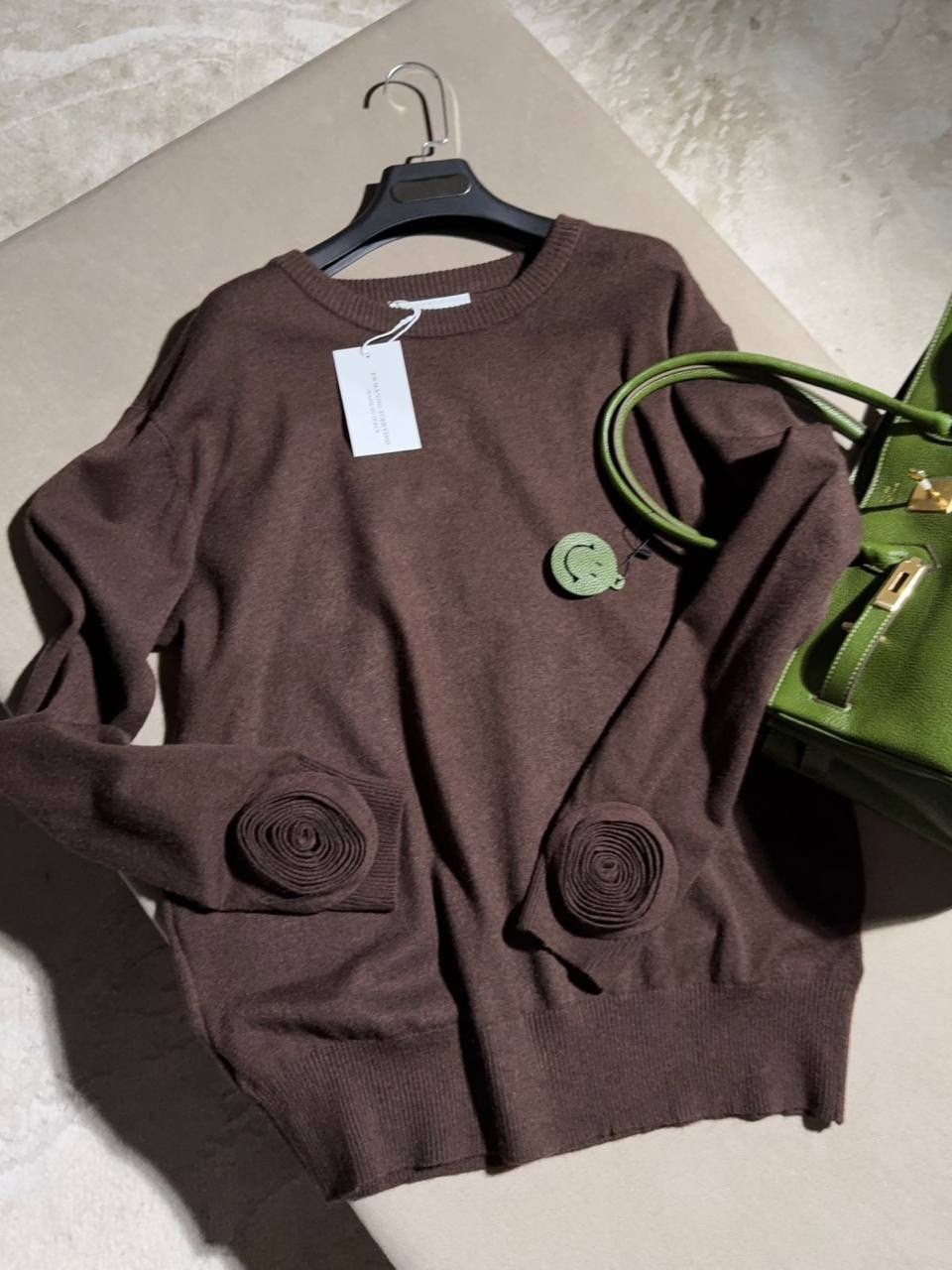 джемпер,трикотажный джемпер с круглым вырезом,трикотажный свитер,свитер,базовый трикотажный джемпер с круглым вырезом