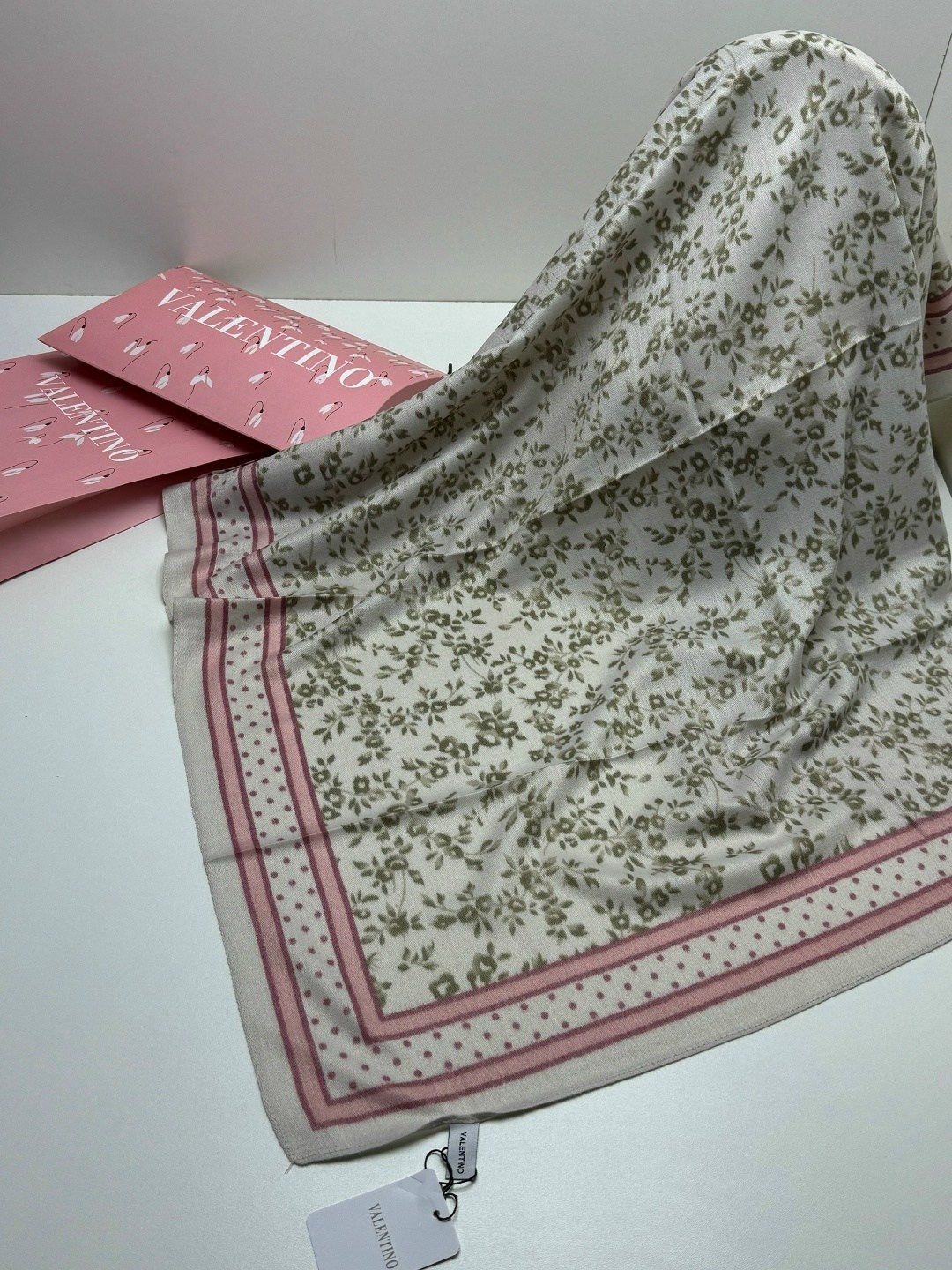 брендовый платок,платки женские,платки шанель,шелковые платки,стильные платки