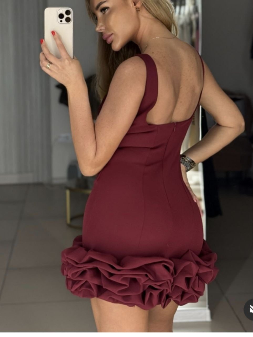 платье с рюшами,черное короткое платье с оборками,платье с оборками,платье с воланами,черное платье с оборкой внизу