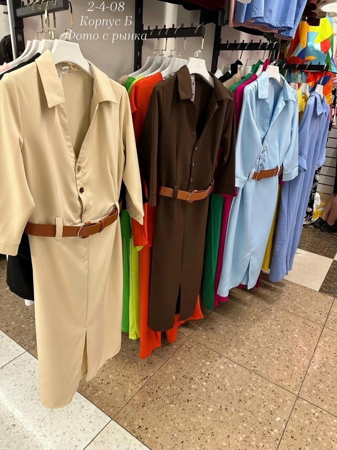 платье женское,элегантное платье с поясом,костюмка бежевая,элегантное платье,легкое платье прямого кроя, в трёх цветах, застегивается на пуговицы, пояс в комплекте