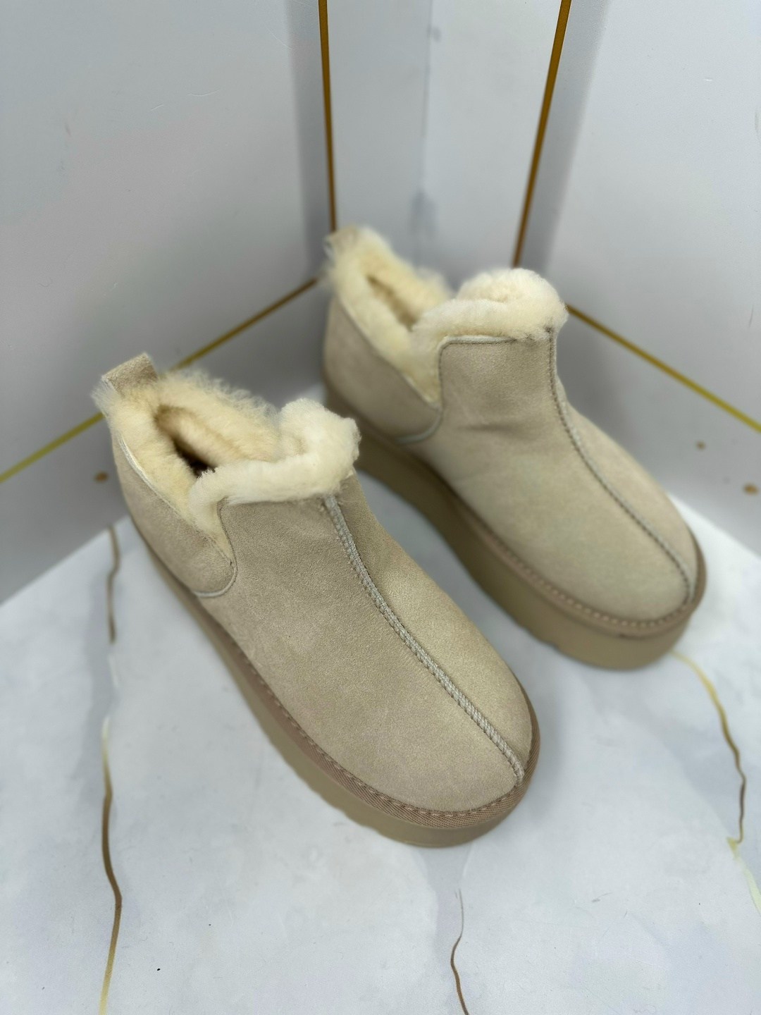 угги женские,,женские зимние угги,угги зимние короткие на платформе,женская зимняя