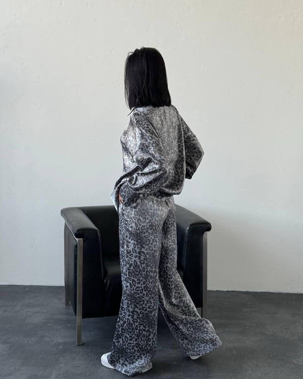 женская повседневная рубашка с леопардовым,костюм женский леопард,леопардовые костюмы,женская шифоновая рубашка с леопардовым принтом,леопардовый костюм женский