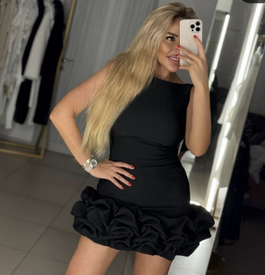 платье с рюшами,черное короткое платье с оборками,платье с оборками,платье с воланами,черное платье с оборкой внизу