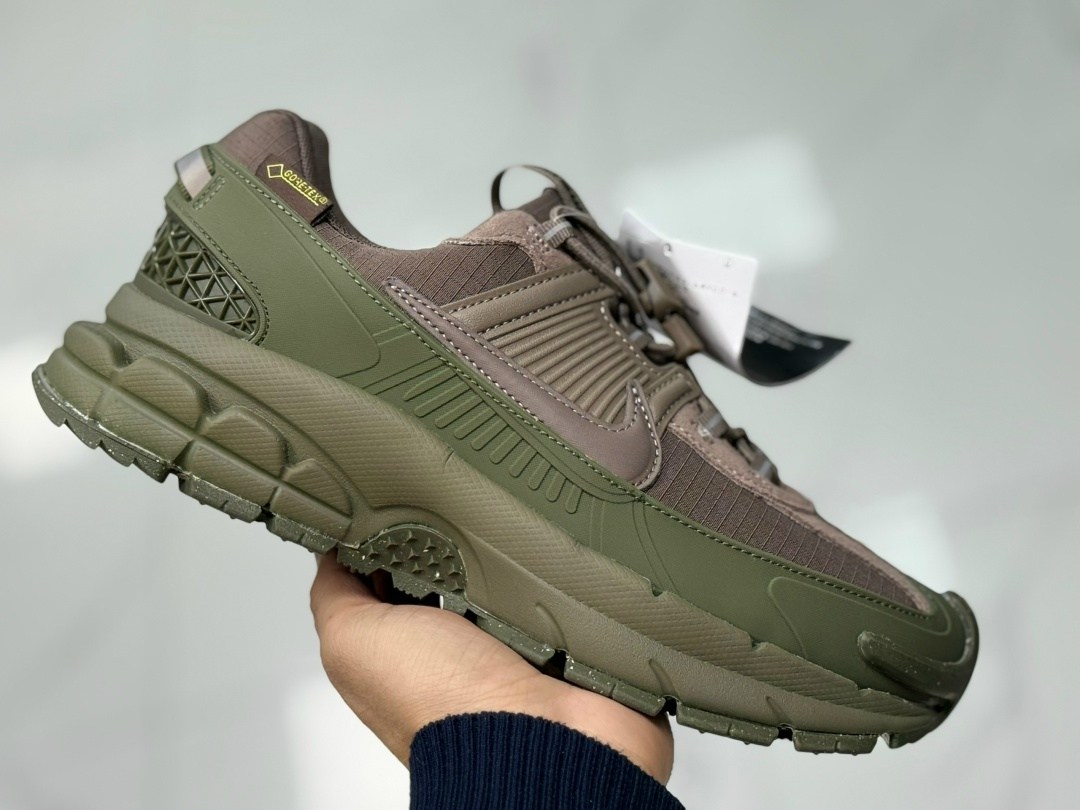 кроссовки nike air zoom vomero 5,кроссовки nike zoom vomero 5,кроссовки nike zoom vomero 5 roam черный мужской,черные кроссовки zoom vomero roam nike black racer blue,кроссовки nike air zoom vomero