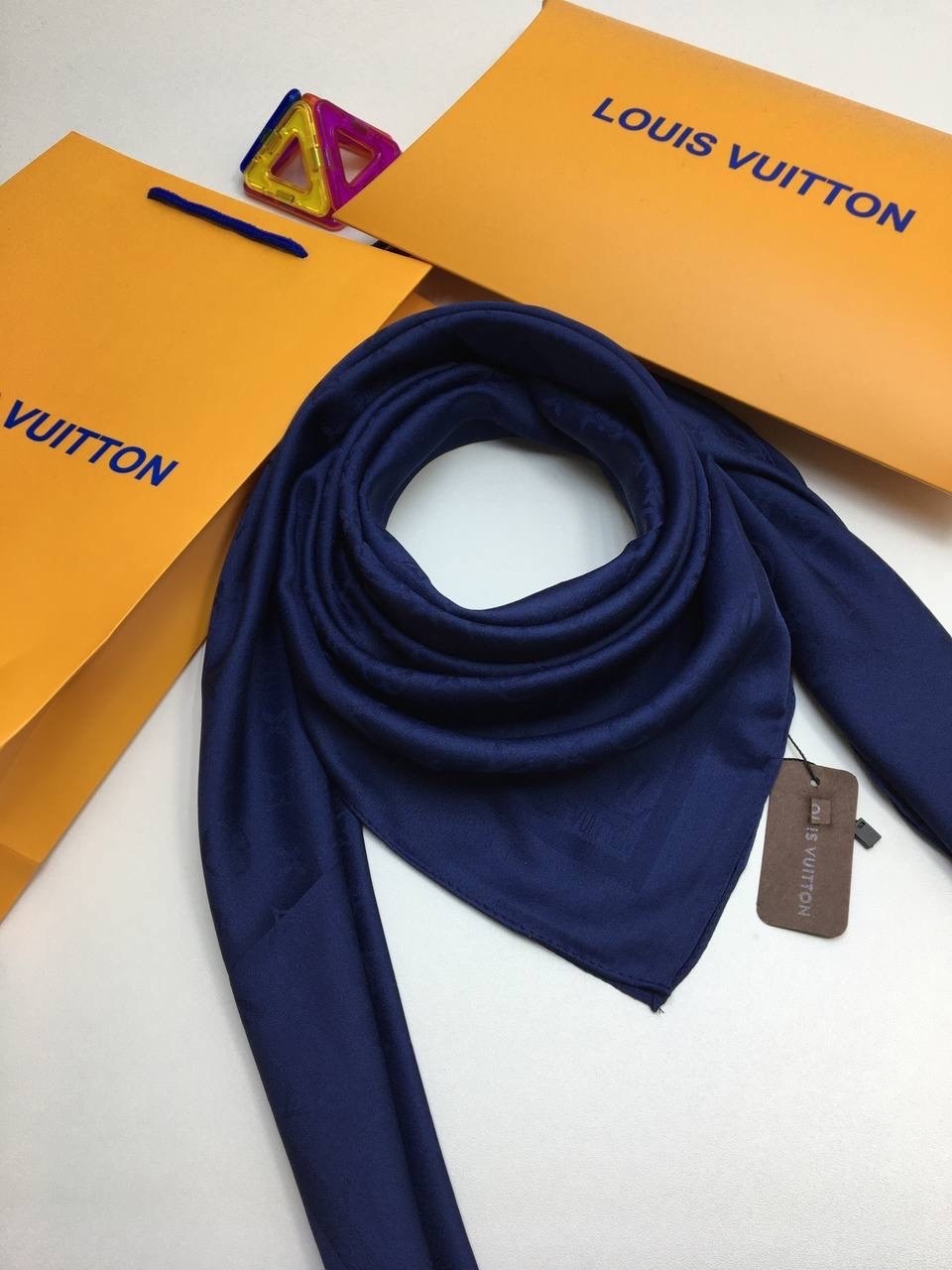 платок брендовый replica,платки люкс,платки шелковые брендовые,шарф женские,платок louis vuitton