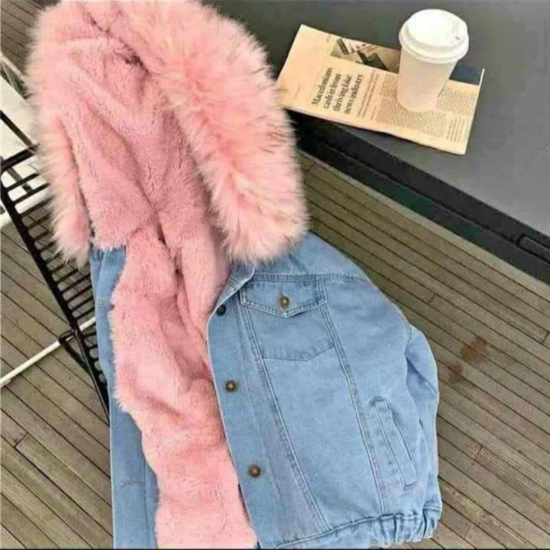 джинсовая куртка с розовым мехом,джинсовая куртка с меховым воротником,джинсовая куртка с мехом женская,зимняя джинсовая куртка,джинсовая куртка с капюшоном