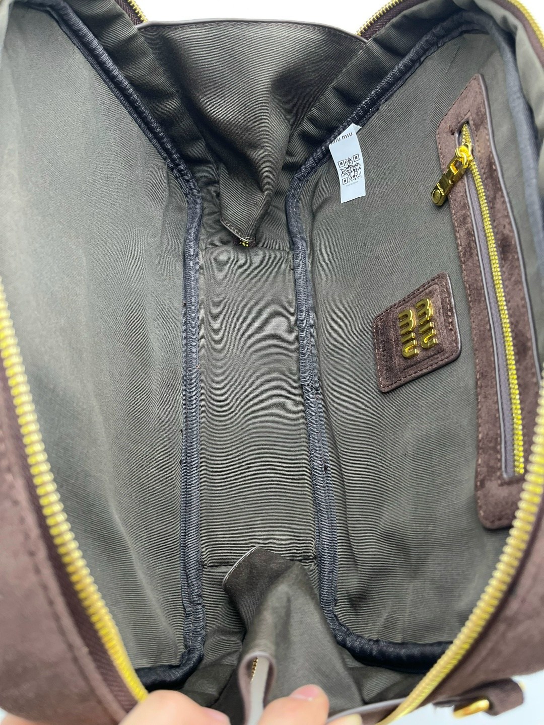 сумка miu miu замшевая коричневая,женская замшевая сумка miu miu arcadie коричневая,сумка женская замшевая тоут большая miu miu,сумка miu miu beau коричневая из замши,замшевая сумка миу миу