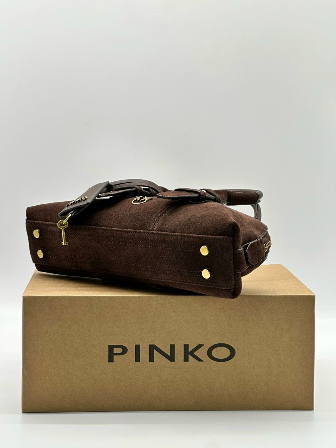 сумка замшевая коричневая miu miu,женская замшевая сумка miu miu arcadie коричневая,сумка miu miu натуральная замша,замшевые женские сумки miu miu,сумка женская miu miu натуральная замша