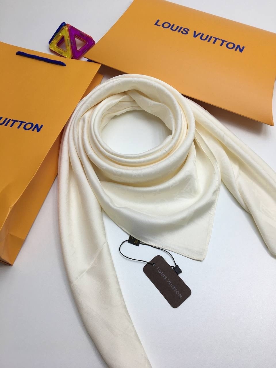 платок брендовый replica,платки люкс,платки шелковые брендовые,шарф женские,платок louis vuitton